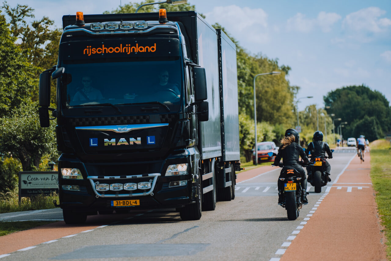 Vrachtauto Rijbewijs C1 | Rijschool Rijnland